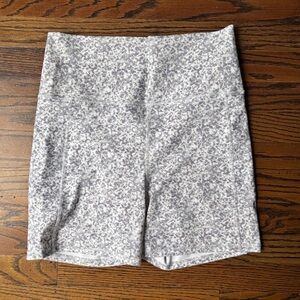 Vuori Women's Gray Floral Athletic Small Shorts